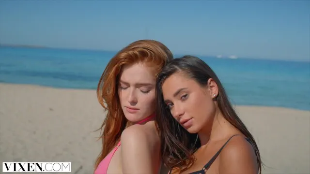 Прекрасный Трах Втроем на Пляже