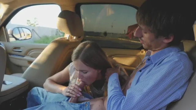 Блондинка Снялась на Улице и Дала Трахнуть в Автомобиле