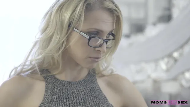 Похотливая Мама Учит Молодую Извращенку Трахаться